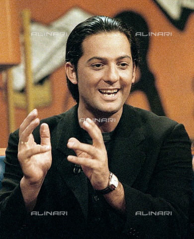 AAE-F-01C1CE-0000 - The actor, television presenter and singer Rosario Tindaro, known only as Fiorello, after the great success achieved in the transmission Karaoke - Date of photography: 1994 ca. - Brambatti, 1995 / © ANSA / Alinari Archives