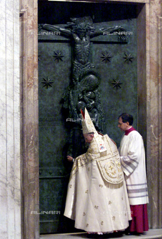 AAE-F-421014-0000 - Cardinal Vicar Camillo Ruini, assisted by Msgr. Renato Boccardo, the Holy Door of the Basilica of St. John Lateran, the cathedral of Rome - Date of photography: 05/01/2001 - MAURIZIO BRAMBATTI / ANSA / PAL / © ANSA / Alinari Archives