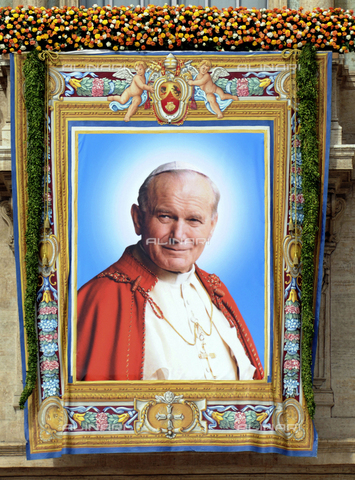 AAE-S-419a70-c5cf - The tapestry depicting Pope John Paul II during the ceremony for his beatification in St. Peter's Square - Date of photography: 01/05/2011 - Ettore Ferrari / © ANSA / Alinari Archives
