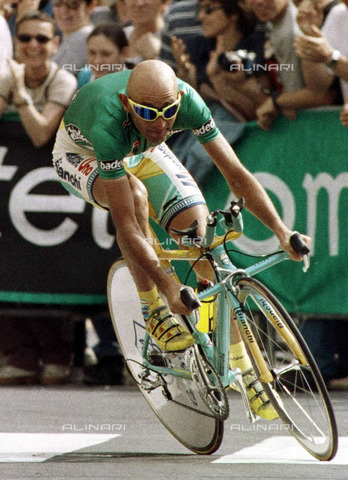 AAE-S-AA9815-1ATB - Marco Pantani durante la tappa a cronometro del Giro d'Italia; Trieste 1998 - Data dello scatto: 1998 - Foto di Maurizio Brambatti, 1998 / © ANSA / Archivi Alinari
