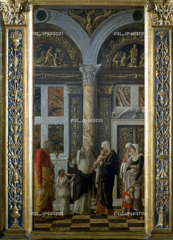 AGC-F-000586-0000 - Right panel with 'The circumcision' of the Triptych by Andrea Mantegna in the Uffizi Gallery in Florence. The scene takes place against a background of Renaissance architecture adorned with polychrome marble and precious ornaments. At the center of the picture, a Jewish priest is grasping the right leg of baby Jesus held by his mother. The infant, frightened, seeks refuge with his mother. Saint Joseph and two women are watching - Date of photography: 1992 - Reproduced with the permission of Ministero della Cultura / Alinari Archives, Florence