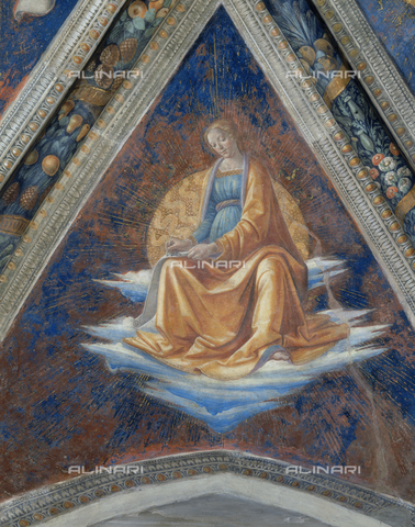 AGC-F-000759-0000 - Dipinto murale di Domenico Ghirlandaio raffigurante una delle quattro Sibille che decorano la volta della Cappella Sassetti in Santa Trinita, a Firenze. La Sibilla, raffigurata seduta su delle nuvole, è intenta a scrivere su un cartiglio; l'effigiata veste abiti rinascimentali, alle sue spalle è raffigurato un sole splendente - Data dello scatto: 1992 - Archivi Alinari, Firenze