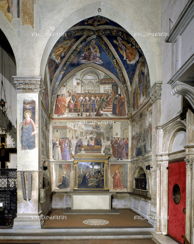 AGC-F-000763-0000 - The Sassetti Chapel in Santa Trinita in Florence. The Chapel is completely covered with frescoes by Domenico Ghirlandaio depicting the Stories of Saint Francis. The painting with the 'Confirmation of the Rule' and the 'Miracle of the child' can be clearly identified. On the altar is a panel of the 'Adoration of the shepherds' also painted by Ghirlandaio. At the sides the donor, Francesco Sassetti, and his wife Nera Corse-Sassetti are shown. In the vault four Sibyls - Date of photography: 1992 - Alinari Archives, Florence
