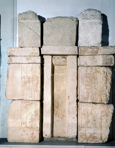 AGC-F-001964-0000 - Falsa porta della tomba della principessa Uhemmefet, conservata nel Museo Egizio a Torino. La porta è interamente decorata da geroglifici - Data dello scatto: 1995 - Archivi Alinari, Firenze
