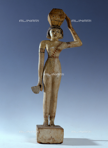 AGC-F-001967-0000 - Statuetta lignea egizia raffigurante una portatrice di offerte. Il reperto è conservato nel Museo Egizio a Torino - Data dello scatto: 1995 - Archivi Alinari, Firenze