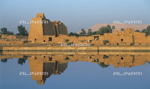 AIS-F-016557-0000 - Great Temple of Amon-Re. 16th-4th c. BC. EGYPT. QUENA. Karnak. Thebes. Temple of Amon - Ra. Karnak Temple Complex from the another side of Nile river. Egyptian art. New Kingdom. Architecture. - Vannini / Iberfoto/Archivi Alinari