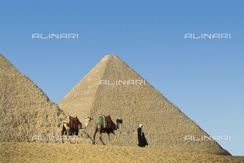 AIS-F-054587-0000 - EGYPT. GIZA. Giza. The Pyramid of Khufu. Egyptian art. Old Kingdom. Architecture. - Vannini / Iberfoto/Archivi Alinari