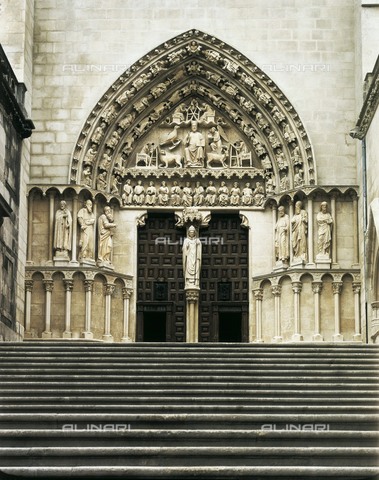 AIS-F-063703-0000 - Burgos Cathedral of St. 1221-1568. SPAIN. Burgos. Cathedral of St. Mary. Sarmental Gate (1240). Gate giving access to the south arm of the crossing. At the door's mullion appears a bishop's figure. - Paul Maeyaert / Iberfoto/Archivi Alinari