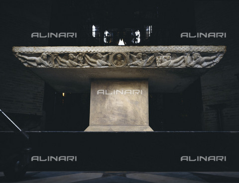 AIS-F-064415-0000 - Altare, marmo, XI sec., Cattedrale di Saint Sernin, Tolosa - Paul Maeyaert / Iberfoto/Archivi Alinari