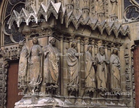 AIS-F-064434-0000 - Cathedral of Notre-Dame of Reims. 1211-1311. FRANCE. Reims. Cathedral of Notre-Dame. Sculptural group of the western faà§ade. Detail. Gothic art. - Paul Maeyaert / Iberfoto/Archivi Alinari