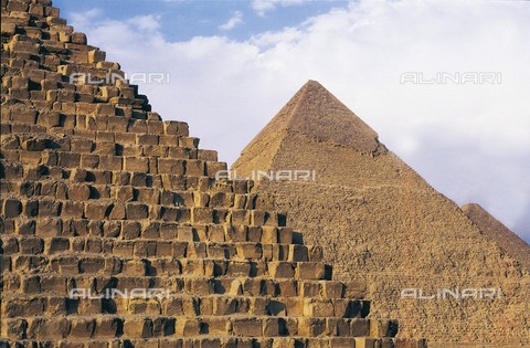 AIS-F-065676-0000 - EGYPT. GIZA. Giza. Pyramids of Menkaure, Khafre and Khufu. Egyptian art. Old Kingdom. Architecture. - Vannini / Iberfoto/Archivi Alinari
