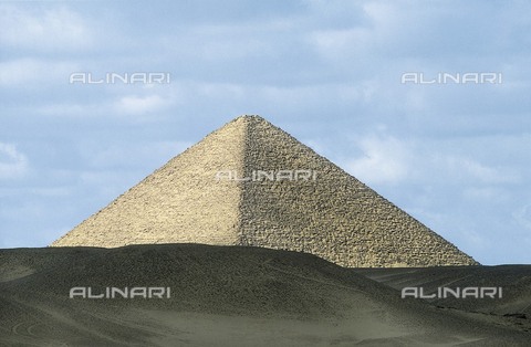 AIS-F-089212-0000 - EGYPT. CAIRO. Dahshur. Snofru's second pyramid, also called the Red Pyramid. Egyptian art. Old Kingdom. Architecture. - Vannini / Iberfoto/Archivi Alinari