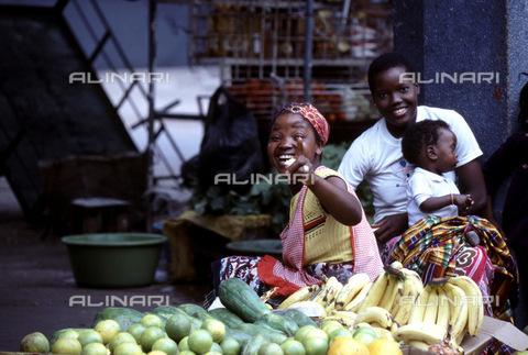 APN-F-028645-0000 - Maputo  Mozambique  2005. A street stall in downtown Maputo. Women  children  market  produce.Athol Rheeder/South - AfriLife / Africamediaonline/Alinari Archives, Florence