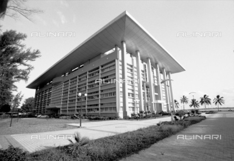 APN-F-028701-0000 - Maputo  Mozambique  2005. A government building close to the seafront in Maputo. Government.Athol Rheeder/South - AfriLife / Africamediaonline/Alinari Archives, Florence
