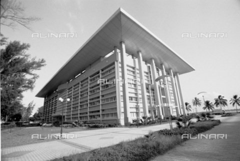 APN-F-028703-0000 - Maputo  Mozambique  2005. A government building close to the seafront in Maputo. Government.Athol Rheeder/South - AfriLife / Africamediaonline/Archivi Alinari, Firenze