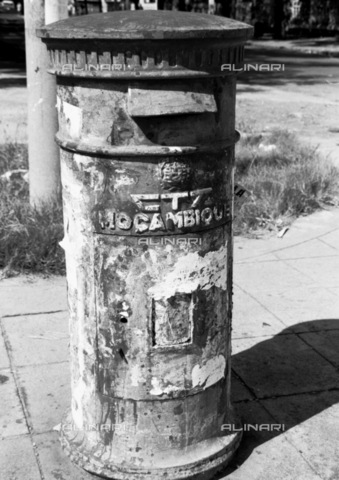 APN-F-028723-0000 - Maputo  Mozambique  2005. An old post box in Maputo. Post  mail.Athol Rheeder/South - AfriLife / Africamediaonline/Alinari Archives, Florence