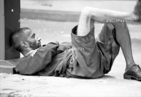 APN-F-028730-0000 - Maputo  Mozambique  2005. Homeless man in Maputo. Homeless. housing  shelter  man.Athol Rheeder/South - AfriLife / Africamediaonline/Alinari Archives, Florence