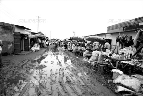 APN-F-028732-0000 - Maputo  Mozambique  2005. A market in Maputo. Trade  market.Athol Rheeder/South - AfriLife / Africamediaonline/Archivi Alinari, Firenze