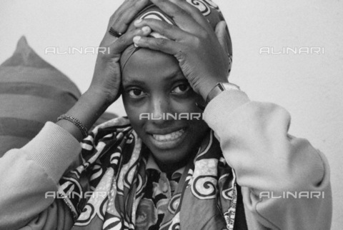 APN-F-031397-0000 - Rwanda  Kigali  2004. Rwandan woman.Athol Rheeder/South - AfriLife / Africamediaonline/Archivi Alinari, Firenze