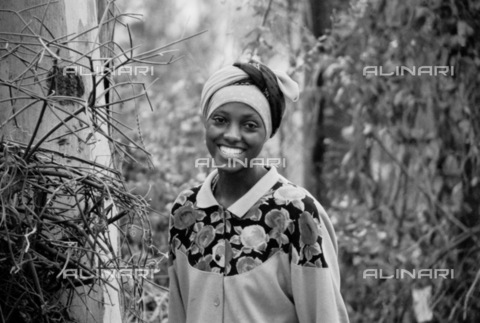 APN-F-031589-0000 - Kigali  Rwanda  2004. Rwandan woman. Woman  beauty.Athol Rheder/South - AfriLife / Africamediaonline/Archivi Alinari, Firenze