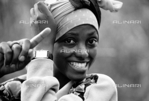 APN-F-031592-0000 - Kigali  Rwanda  2004. Rwandan woman. Africa  African  woman  black  beauty.Athol Rheeder/South - AfriLife / Africamediaonline/Archivi Alinari, Firenze