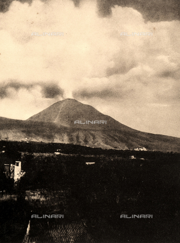 AVQ-A-000007-0001 - View of Vesuvius during a gaseous eruption, sometime before the great eruption of 1906. - Date of photography: 1900 - 1906 ca. - Alinari Archives, Florence