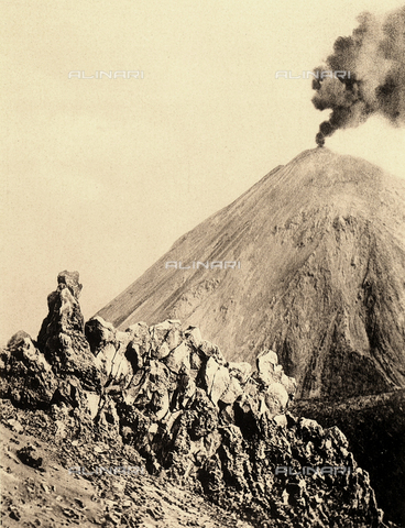 AVQ-A-000007-0008 - View of Vesuvius billowing smoke, photographed from Mount Somma. - Date of photography: 1906 - Alinari Archives, Florence