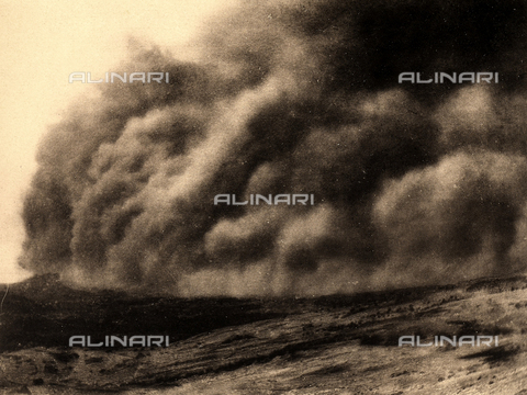 AVQ-A-000007-0015 - The dense smoke released from Vesuvius descends upon the circumvesuvian towns. - Date of photography: 1906 - Alinari Archives, Florence