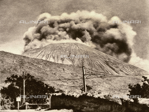 AVQ-A-000007-0020 - The last stages of the eruption of Vesuvius in 1906. - Date of photography: 1906 - Alinari Archives, Florence