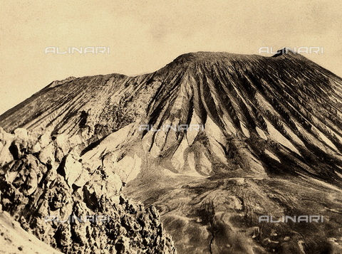 AVQ-A-000007-0024 - The volcanic cone of Vusuvius after the 1906 eruption. - Date of photography: 1906 - Alinari Archives, Florence