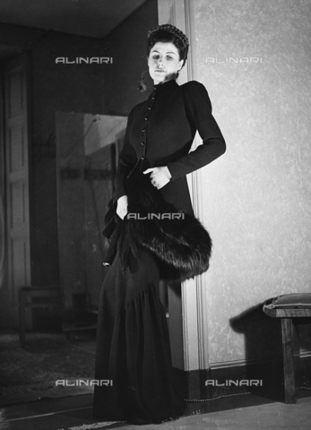 AVQ-A-000029-0003 - Model wearing a tailored coat, San Lorenzo-Torino, fashion event in Sanremo - Date of photography: 16-17/01/1937 - Alinari Archives, Florence