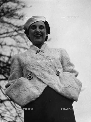 AVQ-A-000029-0016 - Model wearing a tailored dress, Viscardi-Torino, fashion event in Sanremo - Date of photography: 16-17/01/1937 - Alinari Archives, Florence