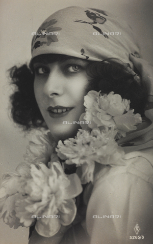 AVQ-A-000047-0035 - Close up of a young woman, postcard - Date of photography: 1910-1920 - Alinari Archives, Florence