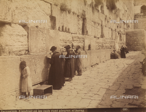 AVQ-A-000061-0009 - Jews praying at the Wailing Wall, in Jerusalem - Date of photography: 1885 ca. - Alinari Archives, Florence