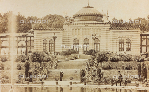 AVQ-A-000109-0006 - Animated view of the Wilhelmspalais in Stuttgart - Date of photography: 1890 ca. - Alinari Archives, Florence