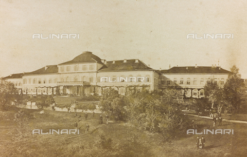 AVQ-A-000109-0007 - Animated view of the Castle and of the park Hohenheim in Stuttgart - Date of photography: 1890 ca. - Alinari Archives, Florence
