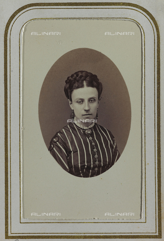 AVQ-A-000127-0092 - Ritratto di donna della famiglia Piccardi Digerini, carte de visite - Data dello scatto: 1870-1880 - Archivi Alinari, Firenze