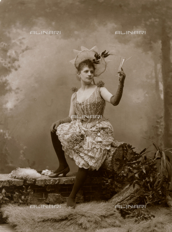 AVQ-A-000128-0046 - Variety actress, Alhambra Theater - Date of photography: 1900 ca. - Alinari Archives, Florence