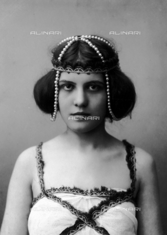 AVQ-A-000128-0056 - Portrait of theater actress - Date of photography: 1900 ca. - Alinari Archives, Florence