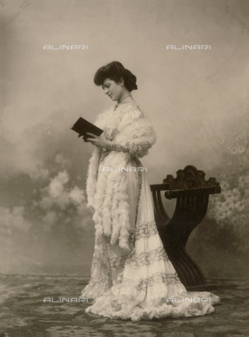 AVQ-A-000128-0060 - Sofia Ciofi, theater actress - Date of photography: 1900 ca. - Alinari Archives, Florence