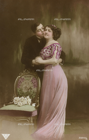 AVQ-A-000140-0027 - Postcard, lovers portrait in a photographic studio, "Album para Tarjetas postales" - Date of photography: 1910 ca. - Alinari Archives, Florence