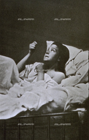 AVQ-A-000200-0029 - Young woman having a fit of convulsive hysteria. The patient is going through a hallucinatory phase - Date of photography: 1878 - Verchi Marialieta Collection / Alinari Archives, Florence