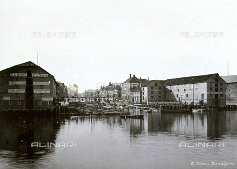 AVQ-A-000204-0026 - The city of Trondheim seen from the sea. In the foreground the pier with numerous boats tied up - Date of photography: 1890 ca. - Alinari Archives, Florence