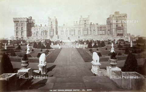 AVQ-A-000223-0002 - View of the North Terrace of Windsor Castle. In the foreground a view of the elegant gardens adorned with statues - Date of photography: 1860-1880 ca. - Alinari Archives, Florence