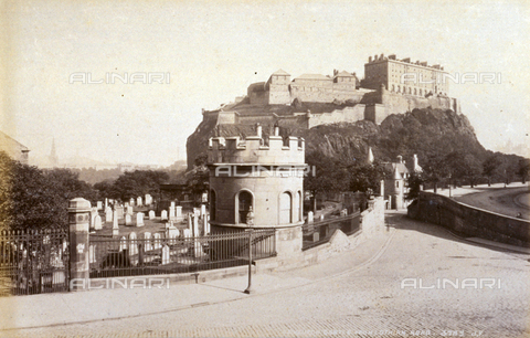 AVQ-A-000223-0033 - Edinburgh Castle at the top of a rocky ridge. In the foreground a cemetery - Date of photography: 1860-1880 ca. - Alinari Archives, Florence