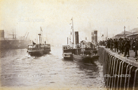 AVQ-A-000223-0062 - Glasgow, a crowded quay along the Clyde river with boats and barges crossing over - Date of photography: 1860-1880 ca. - Alinari Archives, Florence