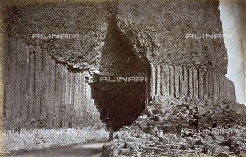 AVQ-A-000223-0069 - Fingal's cave on the island of Staffa in Scotland - Date of photography: 1860-1880 ca. - Alinari Archives, Florence