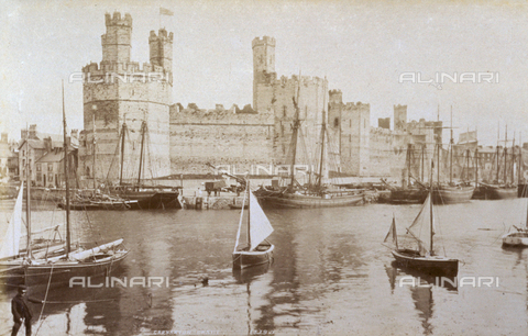 AVQ-A-000223-0096 - The majestic Castle of Caernarfon lapped by the waters of the Seiont, in North Wales - Date of photography: 1870-1888 ca. - Alinari Archives, Florence
