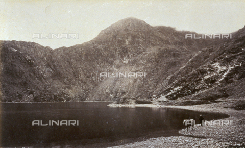 AVQ-A-000223-0100 - View of a small lake at the foot of Mount Snowdon, in Wales - Date of photography: 1870-1888 ca. - Alinari Archives, Florence