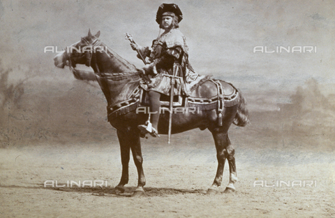 AVQ-A-000265-0006 - Portrait of the herald of Conte Harnoncour on horseback. He is dressed in period costume - Date of photography: 1880 - Alinari Archives, Florence